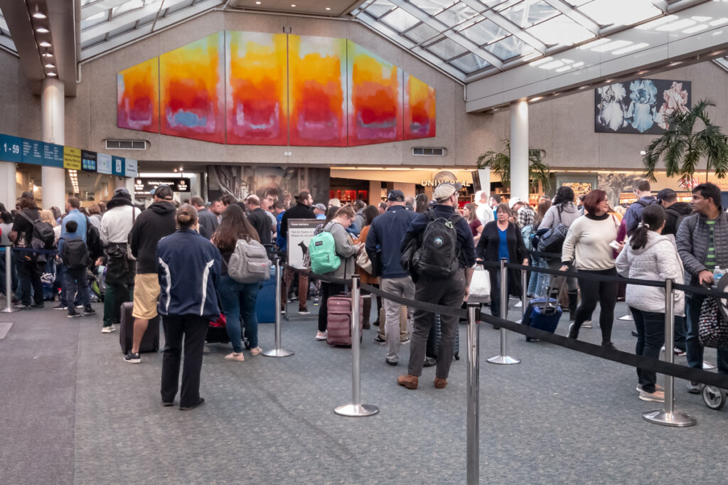 USA Tourism - A Disaster in the Making 4 Airport Secirity Queue in USA © Mano Chandra Dhas | www.fotoventura.co